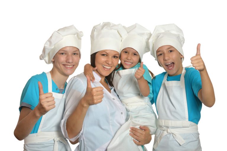 Aprons for the chefs of the house – Let the party begin!