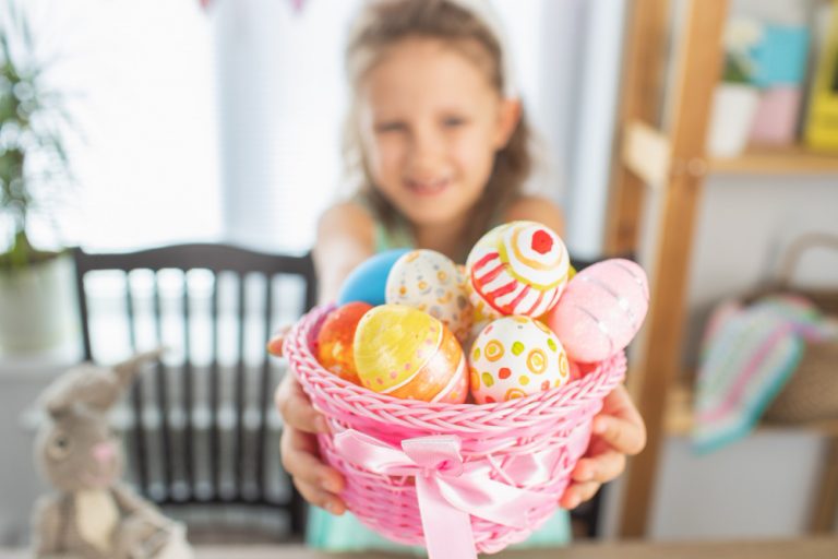 Easter eggs – Decoration with children